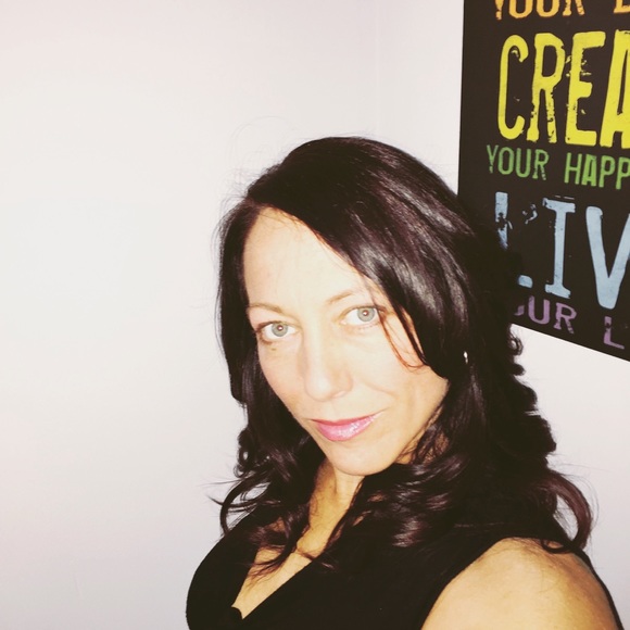 Meet your Posher, Danielle - Picture 1 of 1